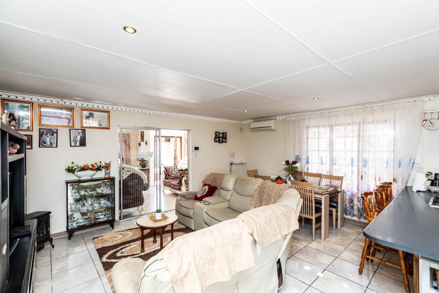3 Bedroom Property for Sale in Summerpride Eastern Cape